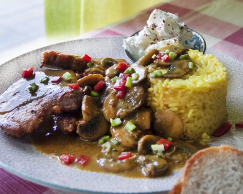 0_Pork-steak-with-mushrooms-in-garlig-sauce-1-τελικη